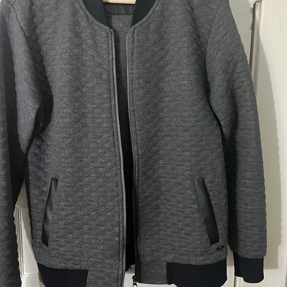 Black Grey Zipper , Size - M, Arrow - Picture 3 of 4